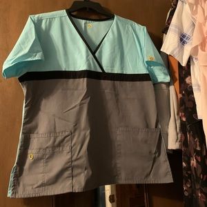 WonderWink Colorblock Scrub Top Size Large